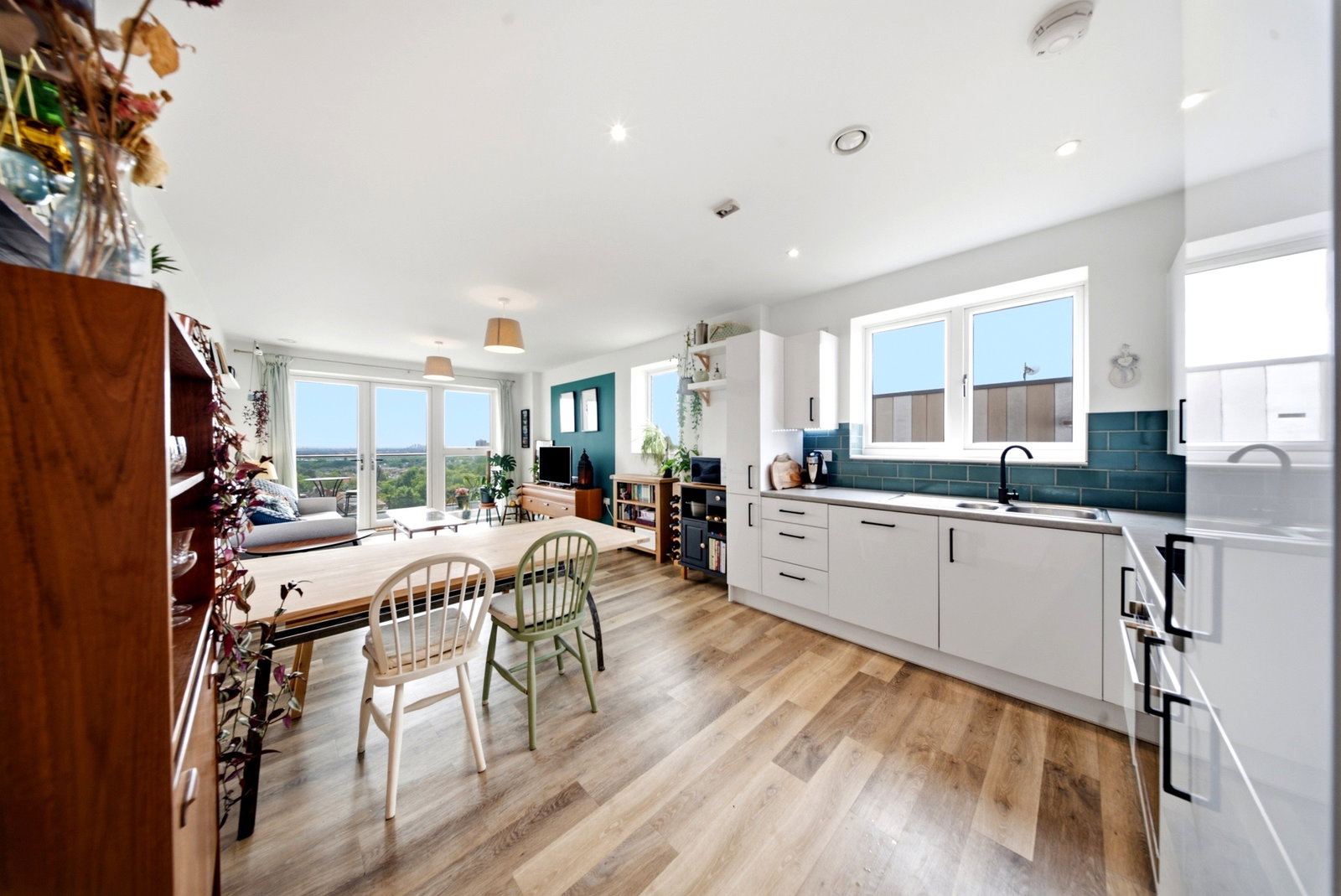 Flat for sale in Greenford, Goshawk Court, Greenford, UB6, 750 m²