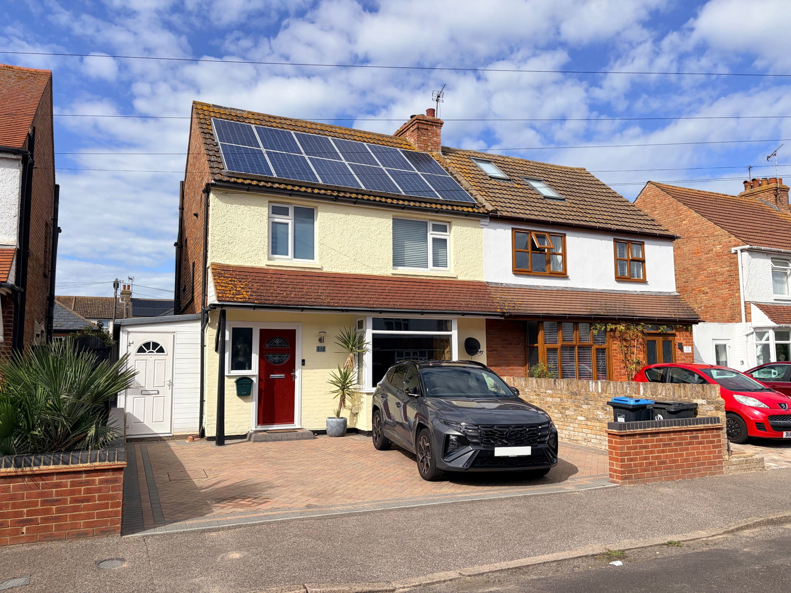 Semi Detached House for sale in Broadstairs, Whitfield Avenue, Broadstairs, CT10 3HX, 1119 m²