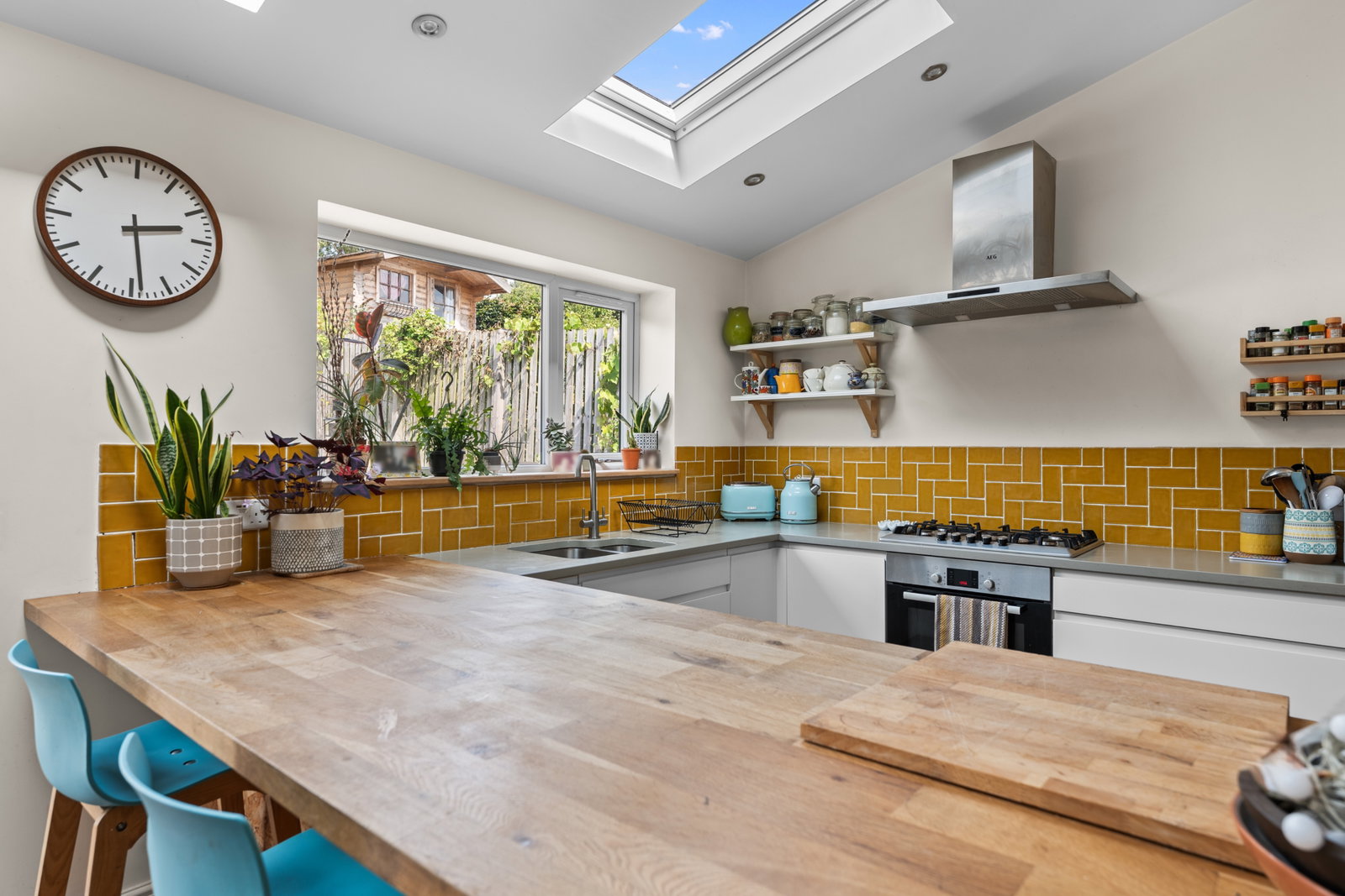 Semi Detached House for sale in Sheffield, St. Albans Drive, Sheffield, S10 4DL, 1285 m²