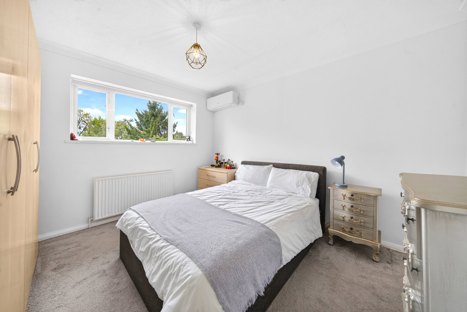Semi Detached House in Borehamwood 4