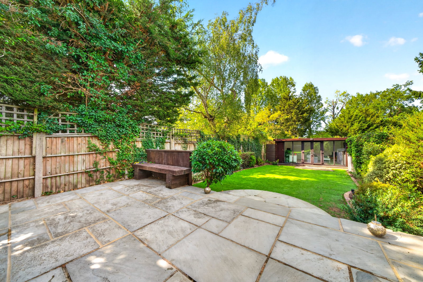 Semi Detached House in Borehamwood