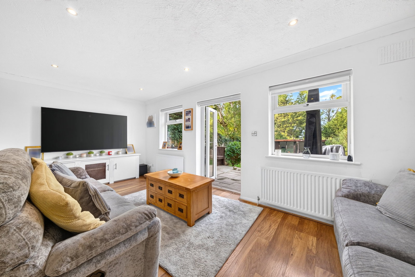 Semi Detached House in Borehamwood