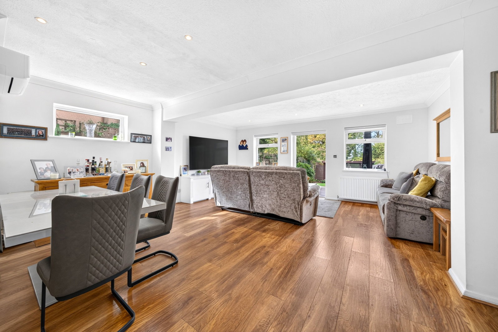 Semi Detached House in Borehamwood