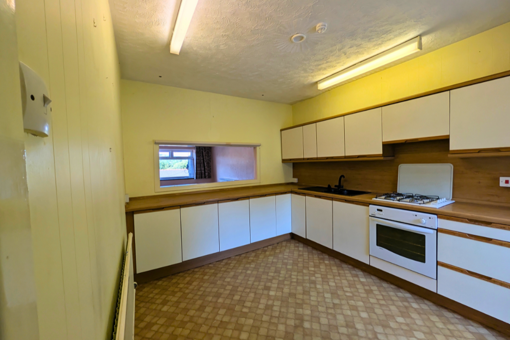 End Of Terrace House in Ammanford 3