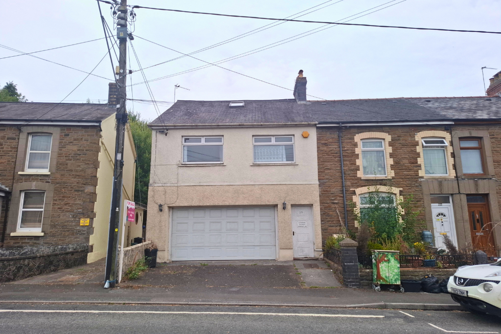 End Of Terrace House in Ammanford