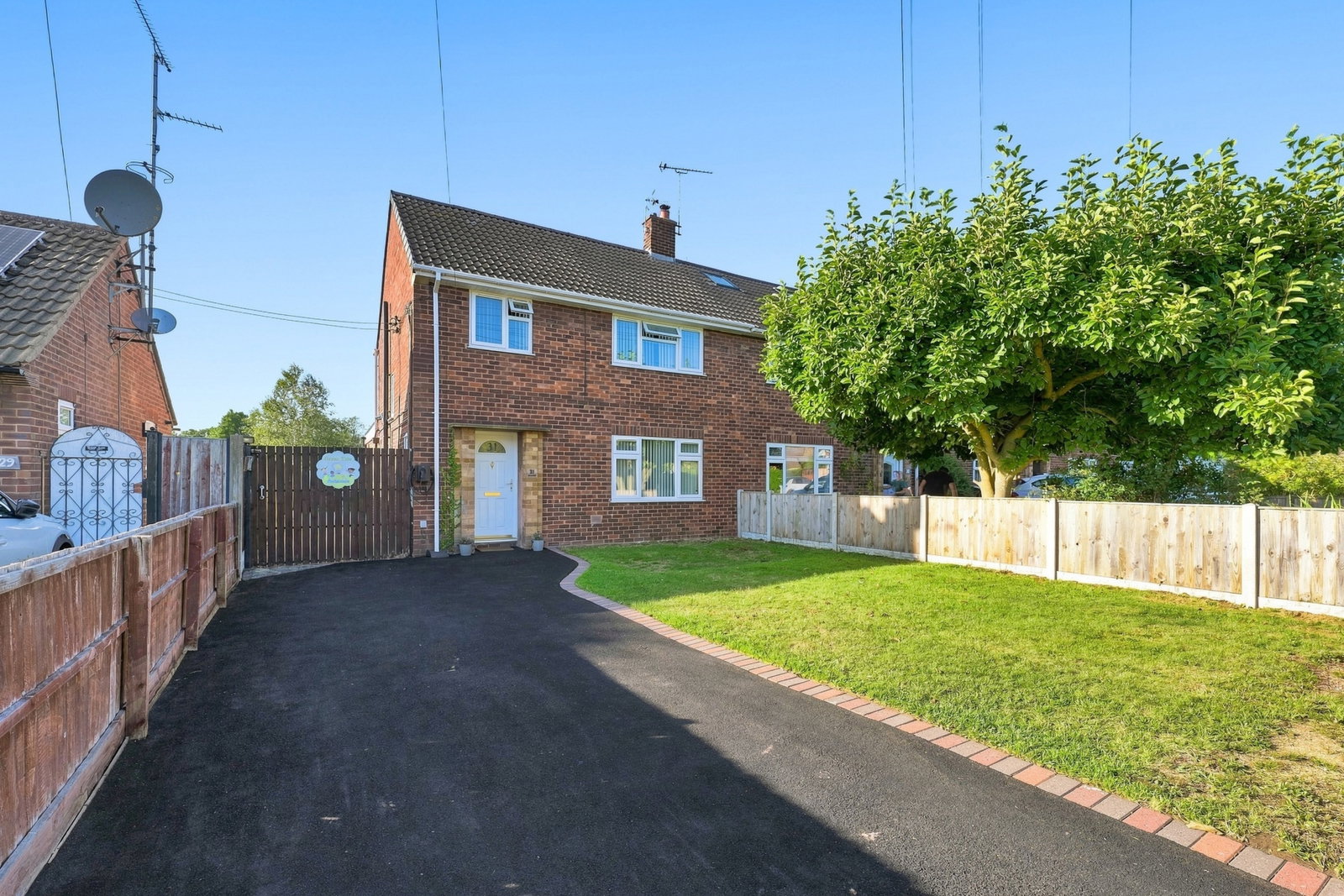 Semi Detached House for sale in Newark, Station Road, Edingley, 1743 m²