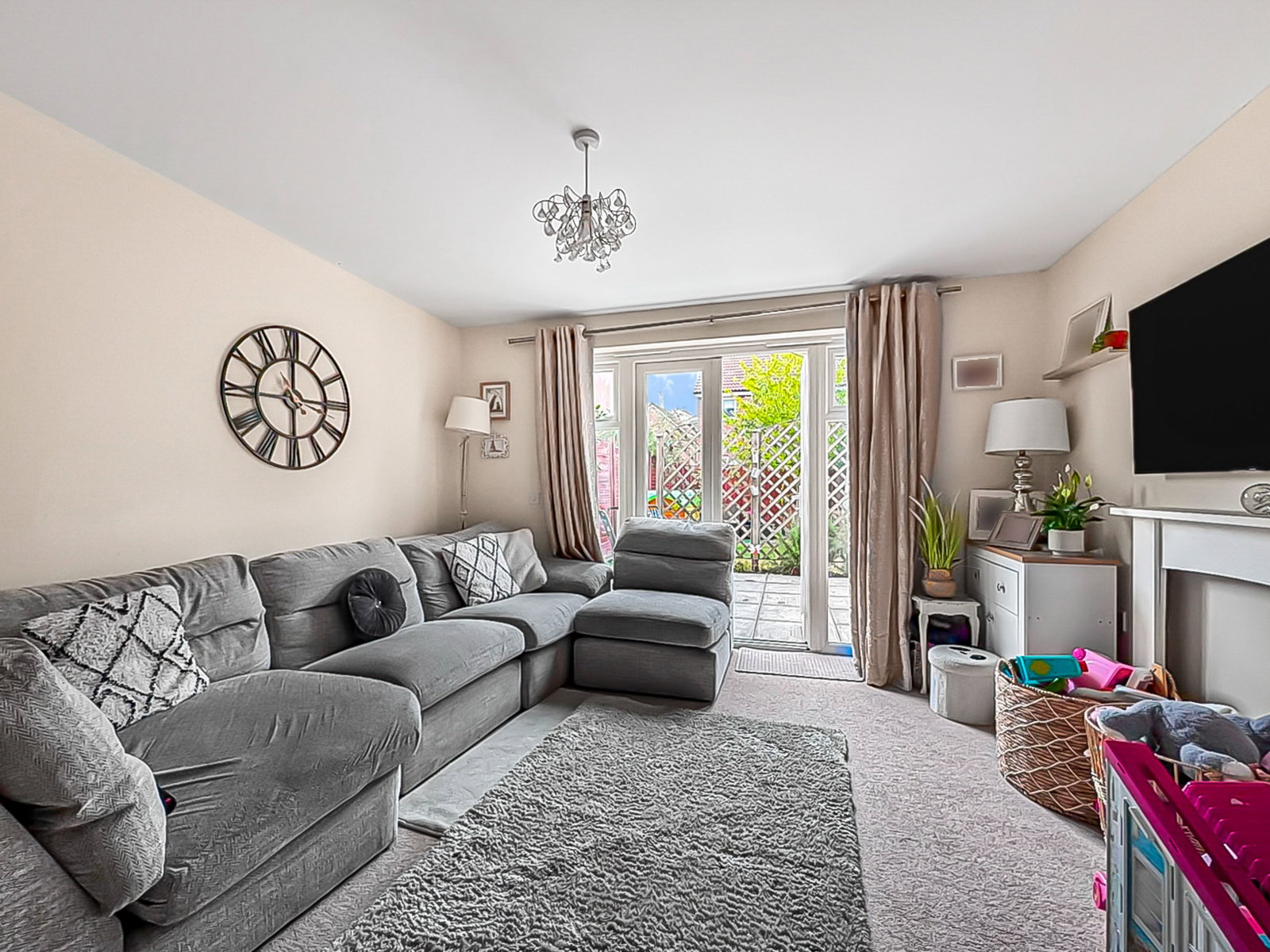 Semi Detached House in Gloucester