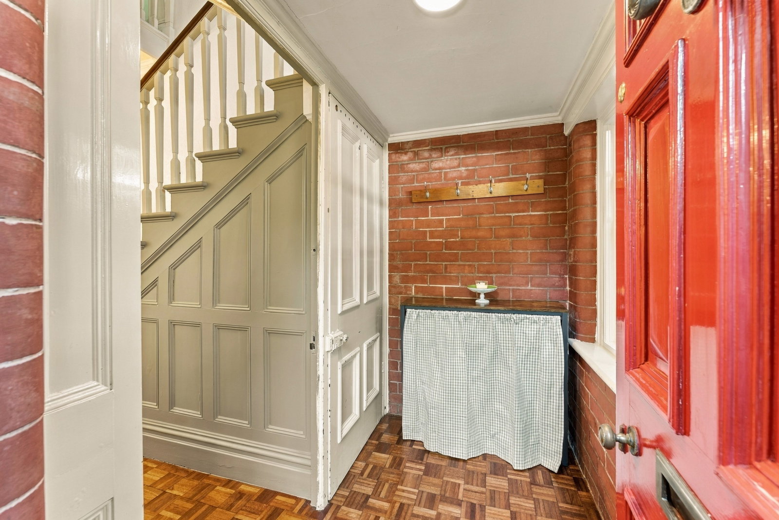 Semi Detached House for sale in Congleton, Biddulph Road, Congleton, Cheshire, CW12 3LY, 2214 m²