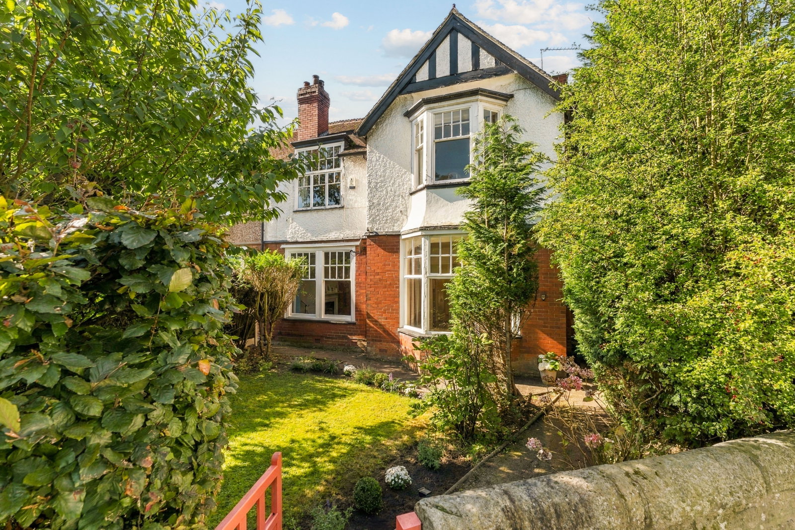 Semi Detached House for sale in Congleton, Biddulph Road, Congleton, Cheshire, CW12 3LY, 2214 m²