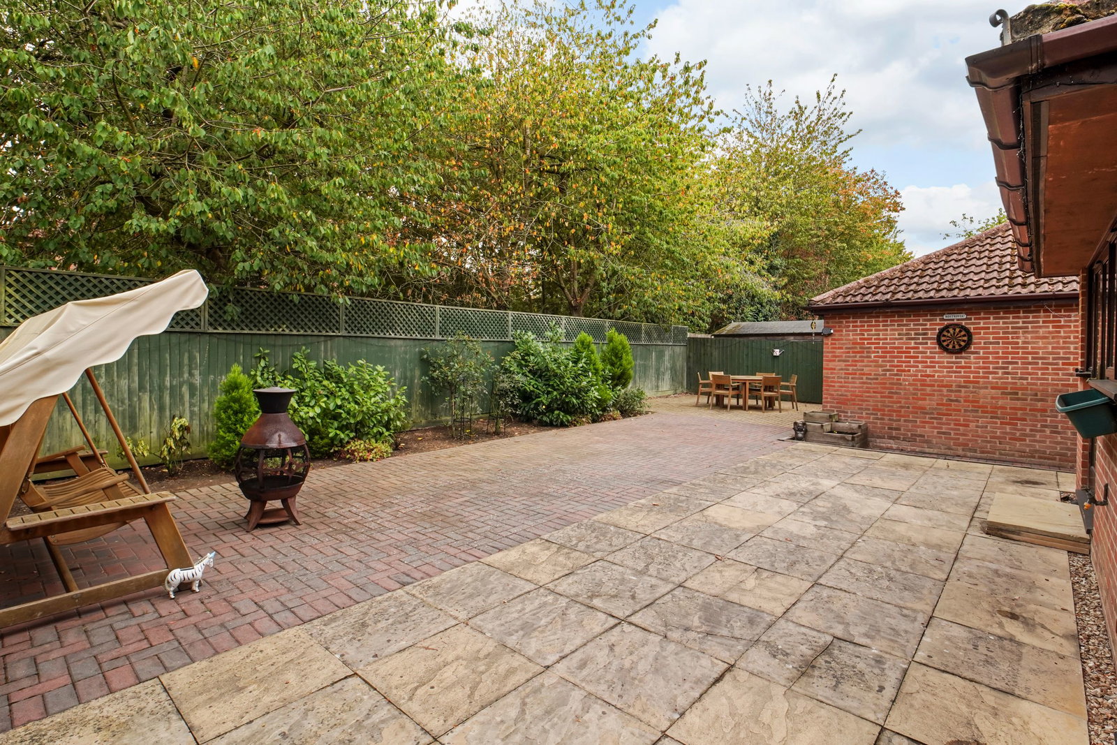 Detached House for sale in Milton Keynes, Darby Close, Shenley Lodge, Milton Keynes, MK5 7EX, 2032 m²
