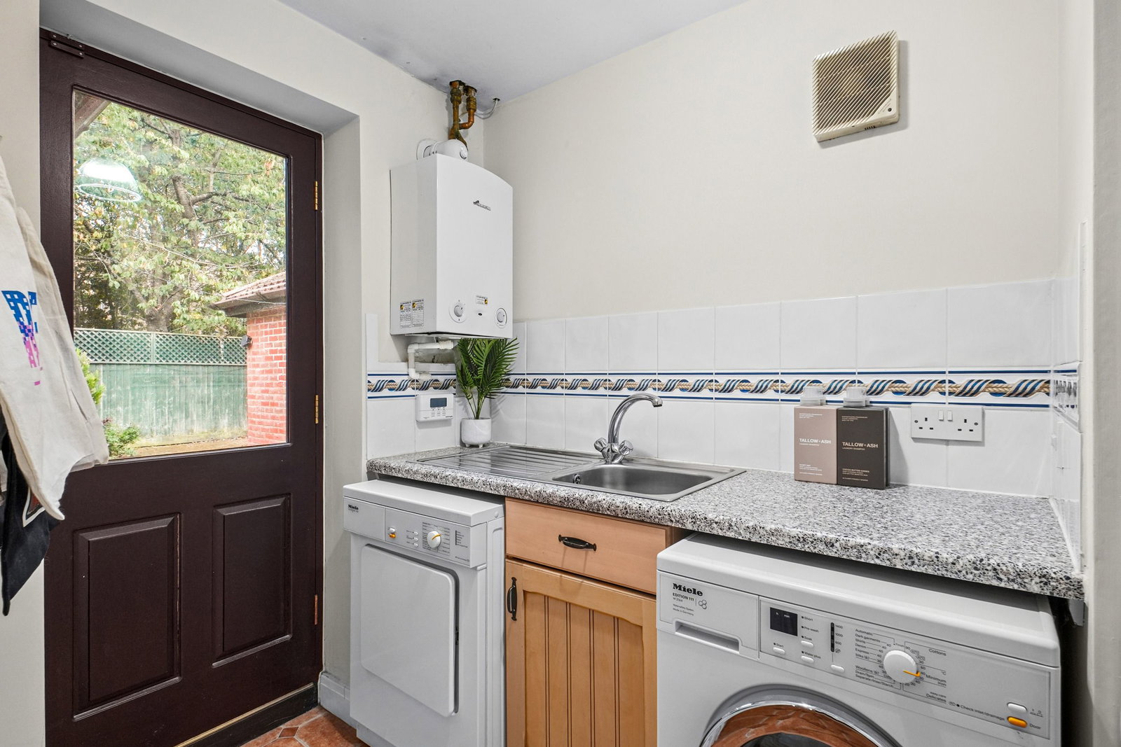 Detached House for sale in Milton Keynes, Darby Close, Shenley Lodge, Milton Keynes, MK5 7EX, 2032 m²