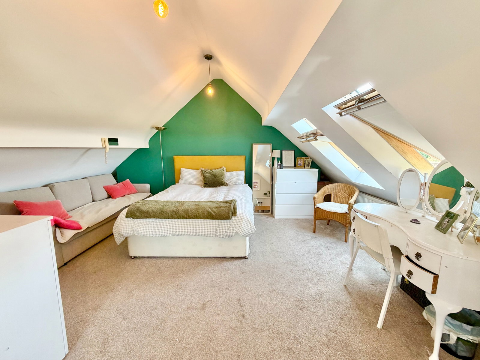 Semi Detached House for sale in London, Salmon Street, Kingsbury, London, NW9 8ND