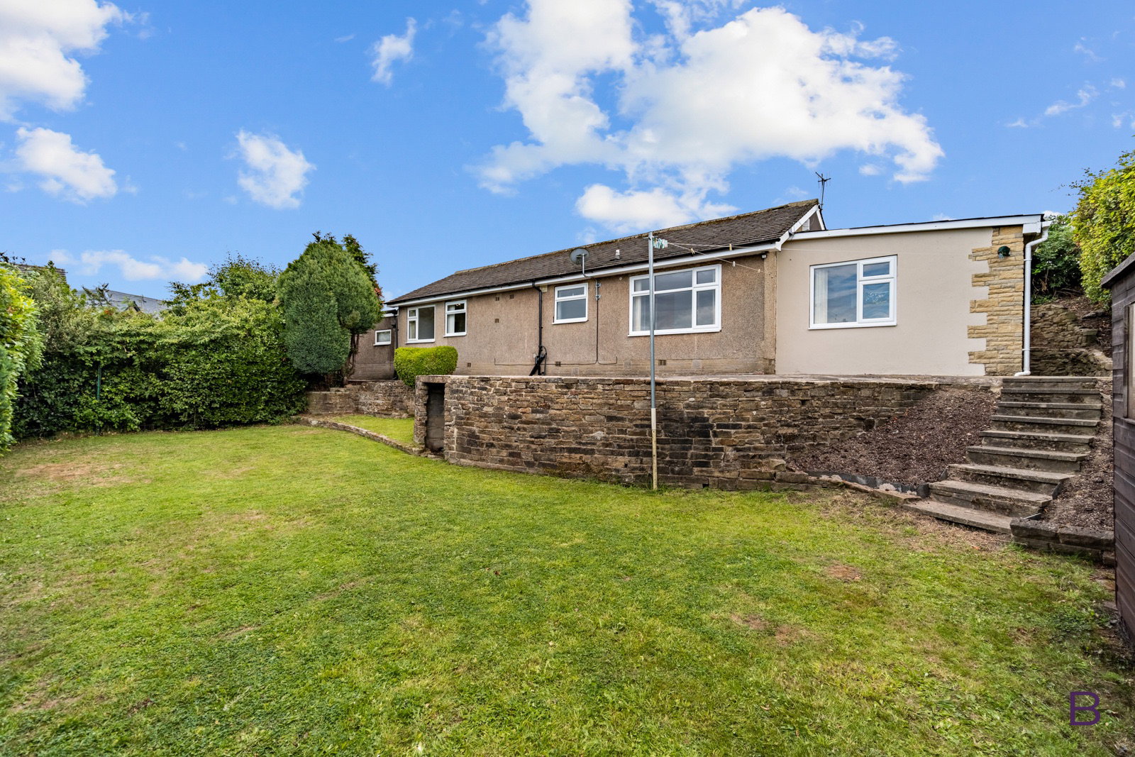 Detached House for sale in Bradford, Snape Drive, Bradford, BD7 4LZ, 990 m²