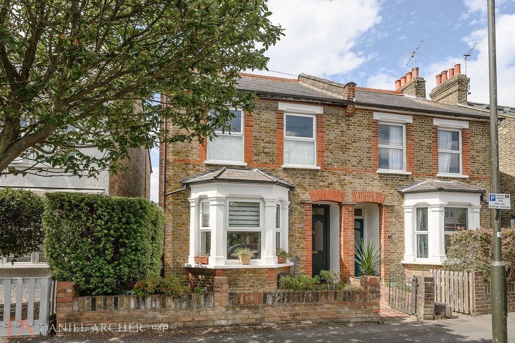 Semi Detached House in London