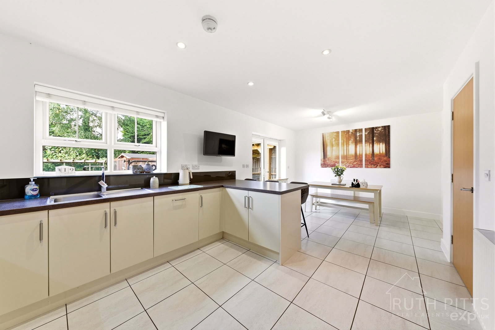 Detached House for sale in Pontefract, Seals Drive, Ackworth, WF7, 2116 m²
