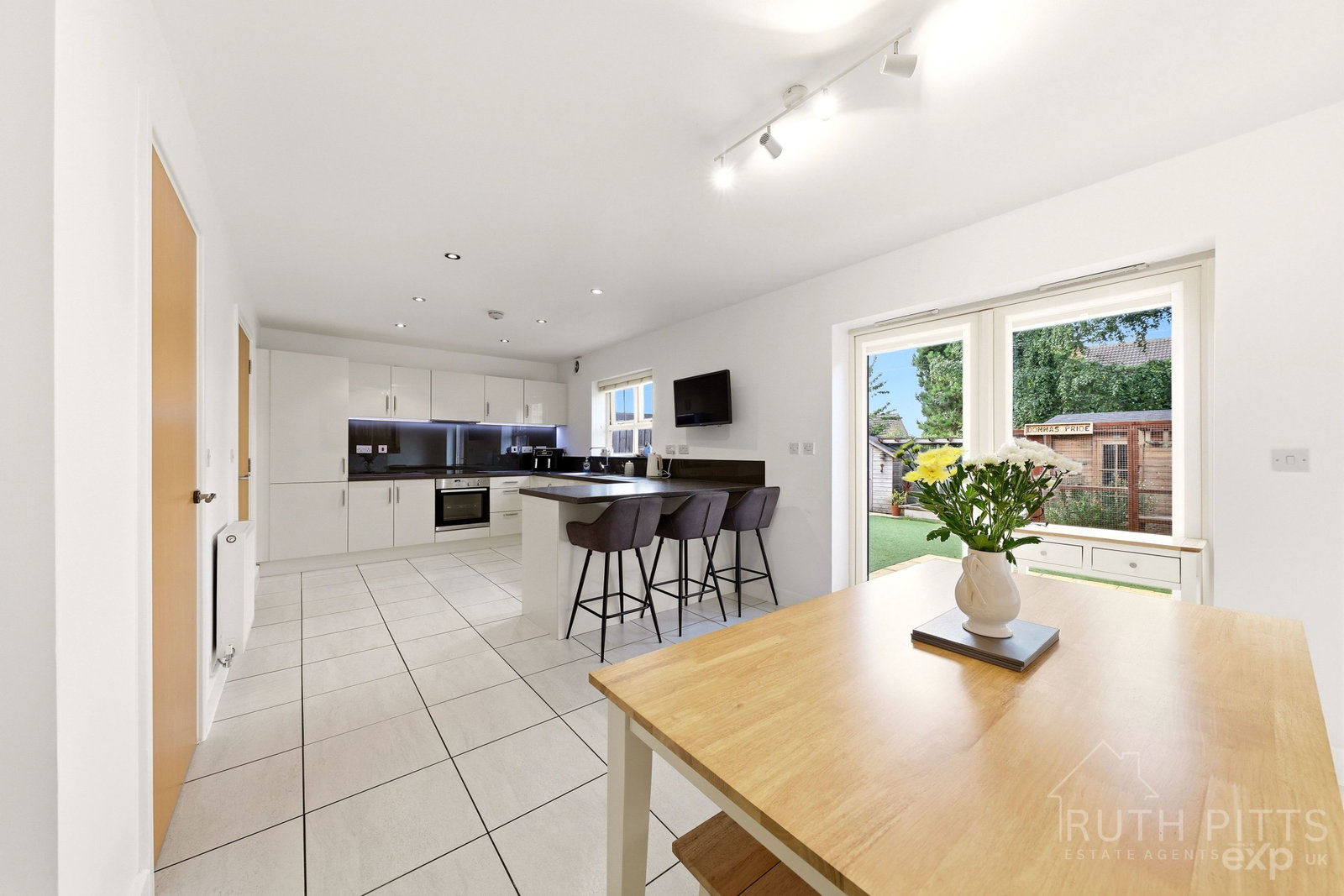 Detached House for sale in Pontefract, Seals Drive, Ackworth, WF7, 2116 m²