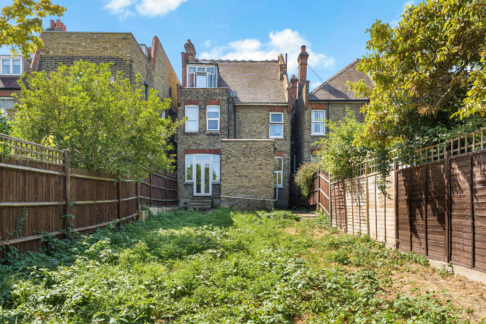 Detached House in London 4