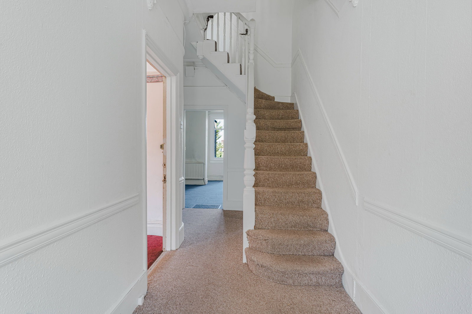Detached House in London 5