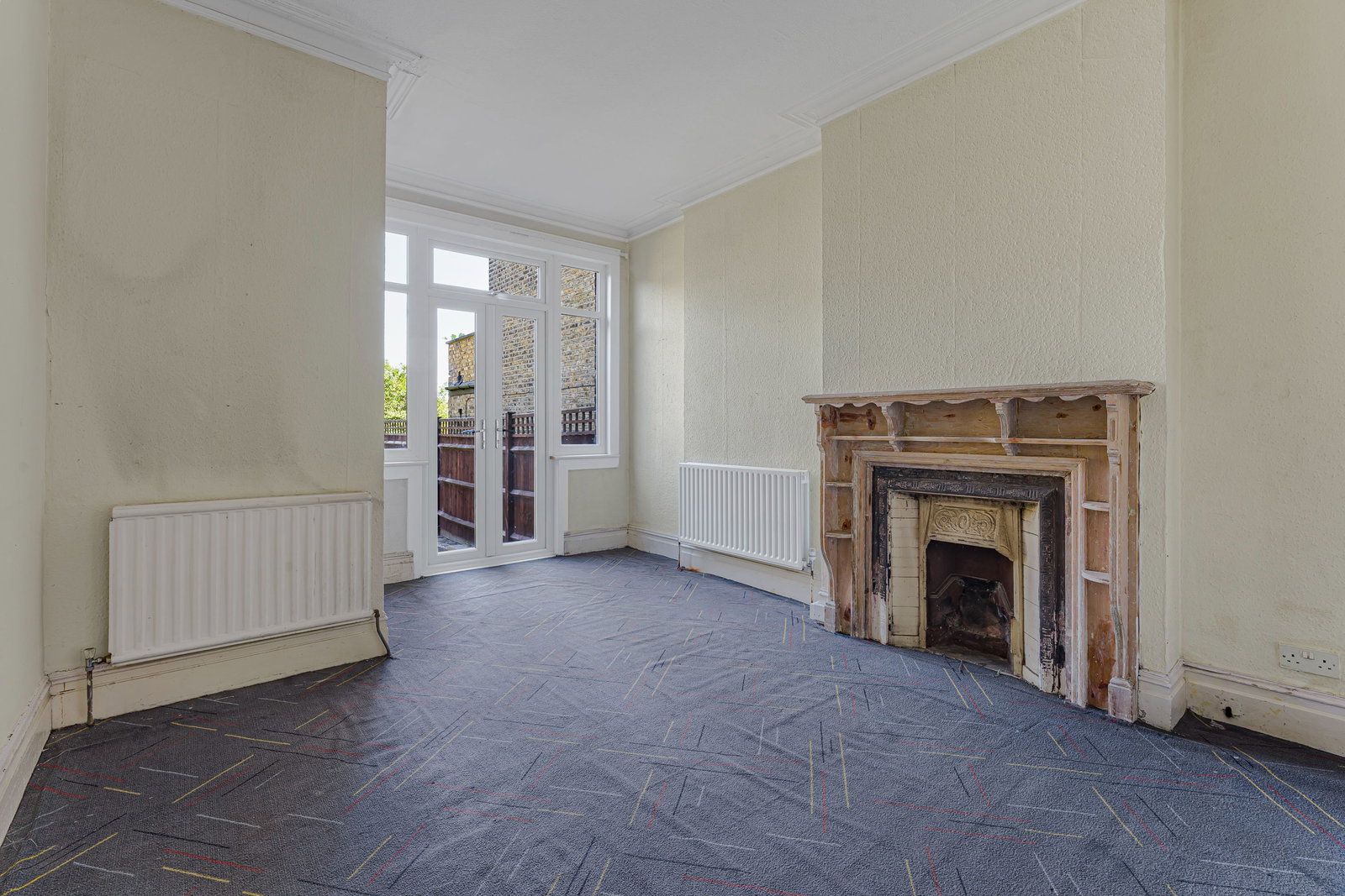 Detached House in London 3