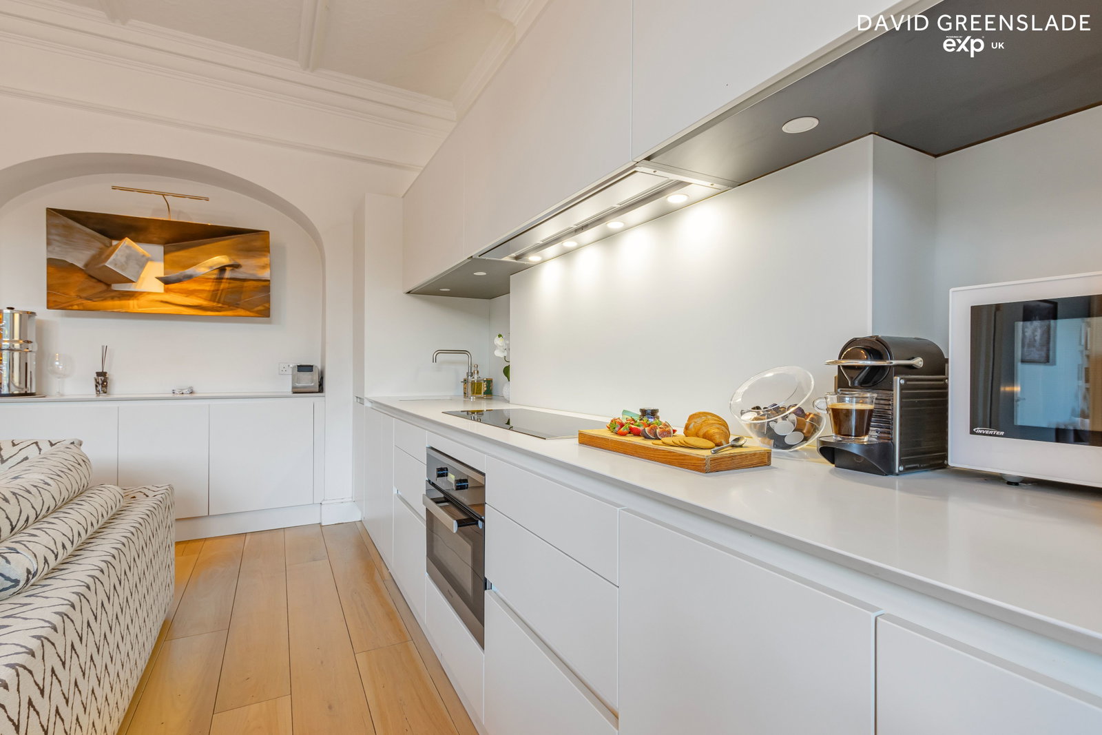 Flat for sale in London, Clapham Common South Side, London, SW4 9DG