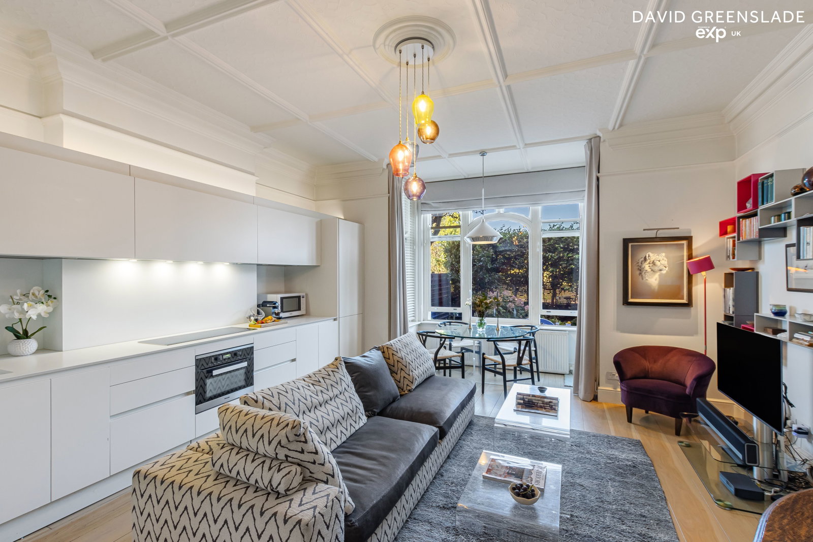 Flat for sale in London, Clapham Common South Side, London, SW4 9DG