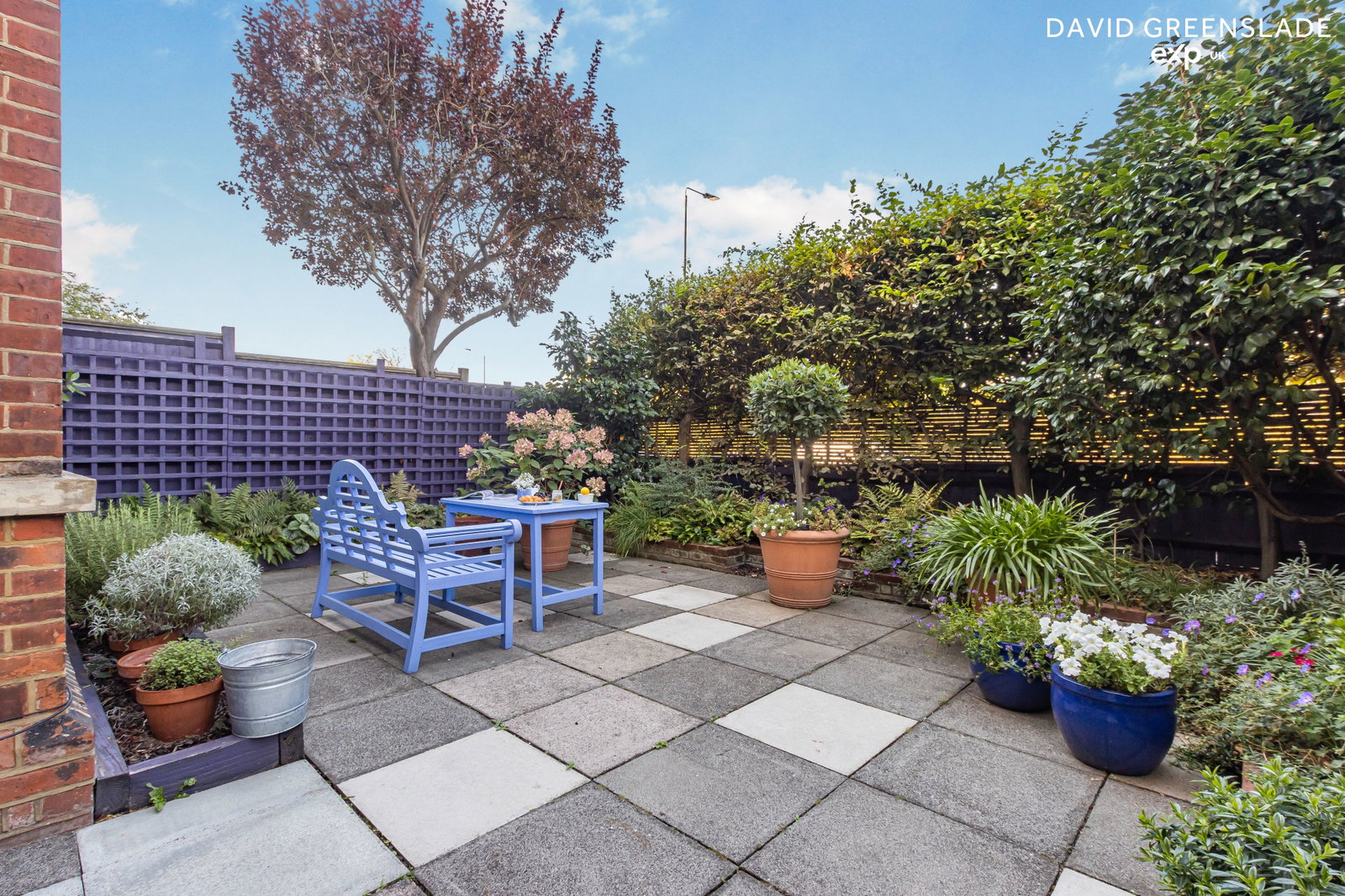 Flat for sale in London, Clapham Common South Side, London, SW4 9DG