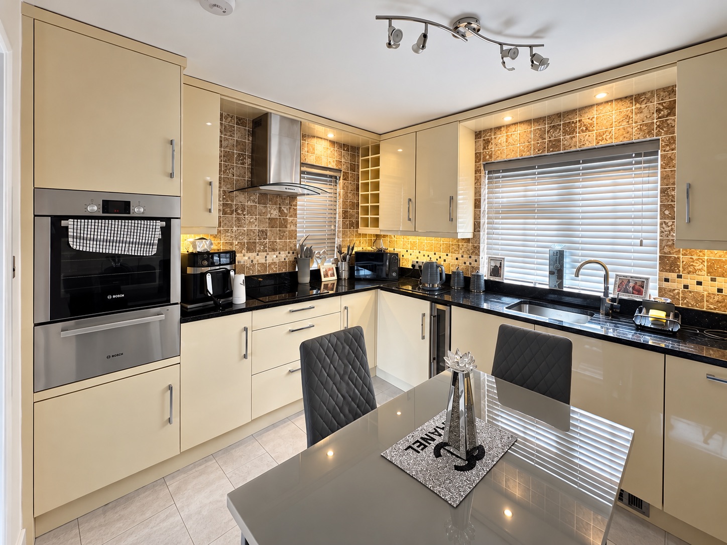 Semi Detached House for sale in Mansfield, Manor House, Mansfield Woodhouse, Mansfield, NG19 9LU