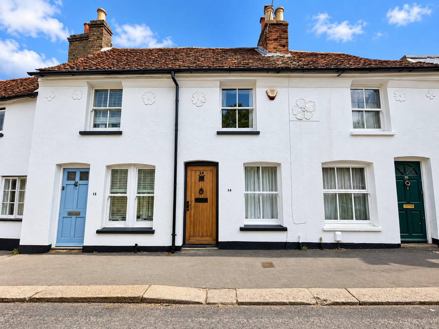 Terraced House for sale in Bushey, High Street, Bushey, WD23 3DN