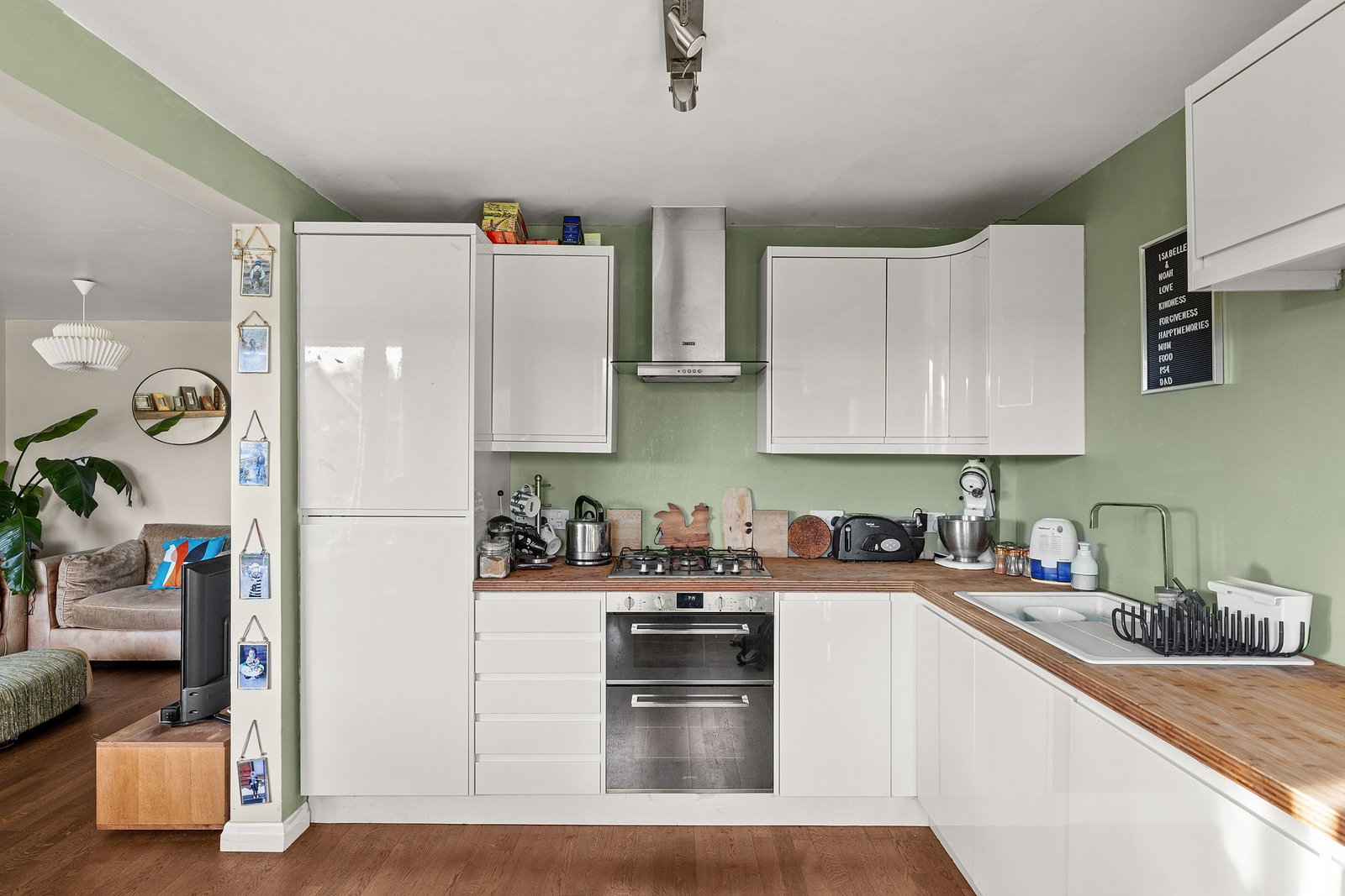 Semi Detached Bungalow for sale in York, Stones Close, York, YO24 4PA, 694 m²