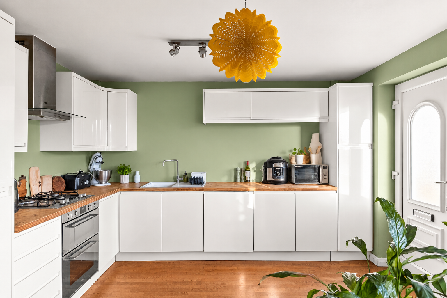 Semi Detached Bungalow for sale in York, Stones Close, York, YO24 4PA, 694 m²