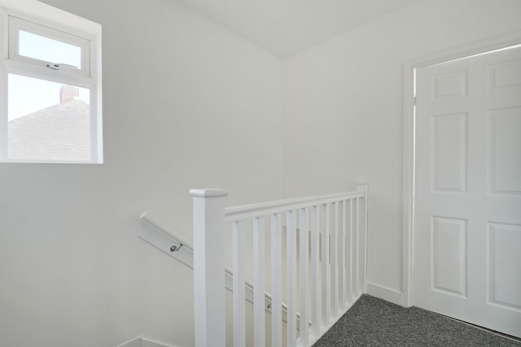 Semi Detached House in Sheffield 5