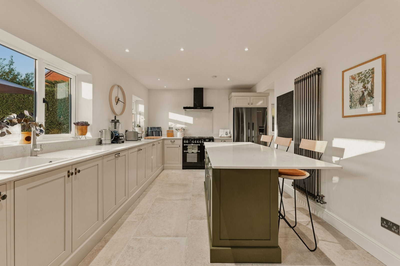 Detached House for sale in Southwell, Sunset Views & Stylish Living on Longmead Drive, 2227 m²