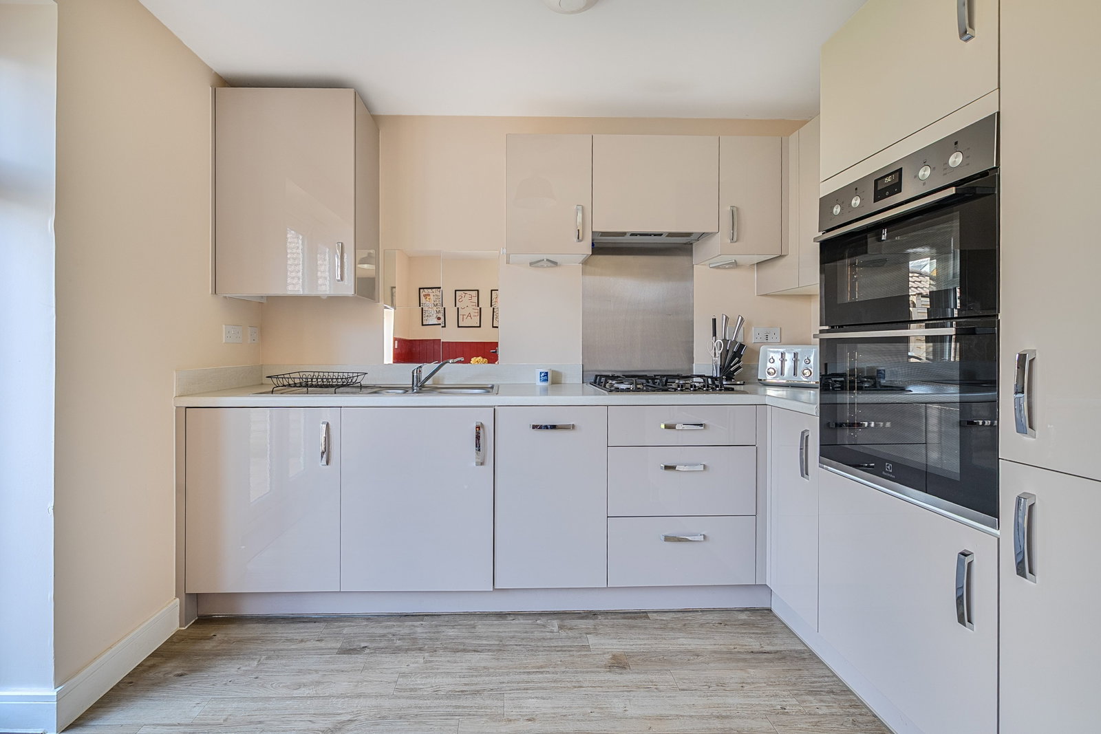 Semi Detached House for sale in Melksham, Babington Close, Bowerhill, 1120 m²