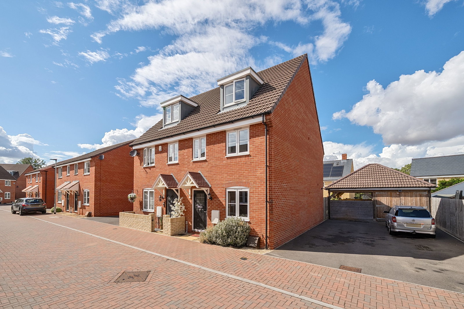 Semi Detached House for sale in Melksham, Babington Close, Bowerhill, 1120 m²
