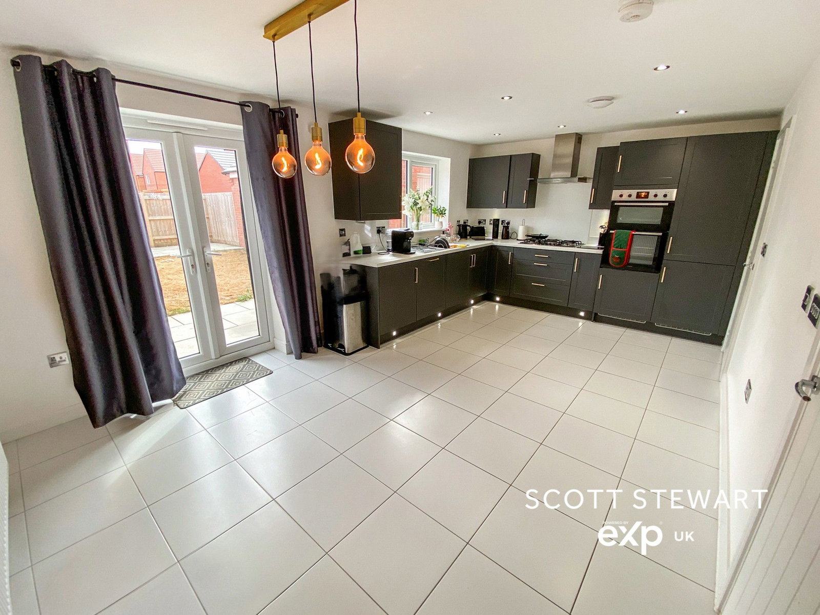 Detached House in Peterborough 3
