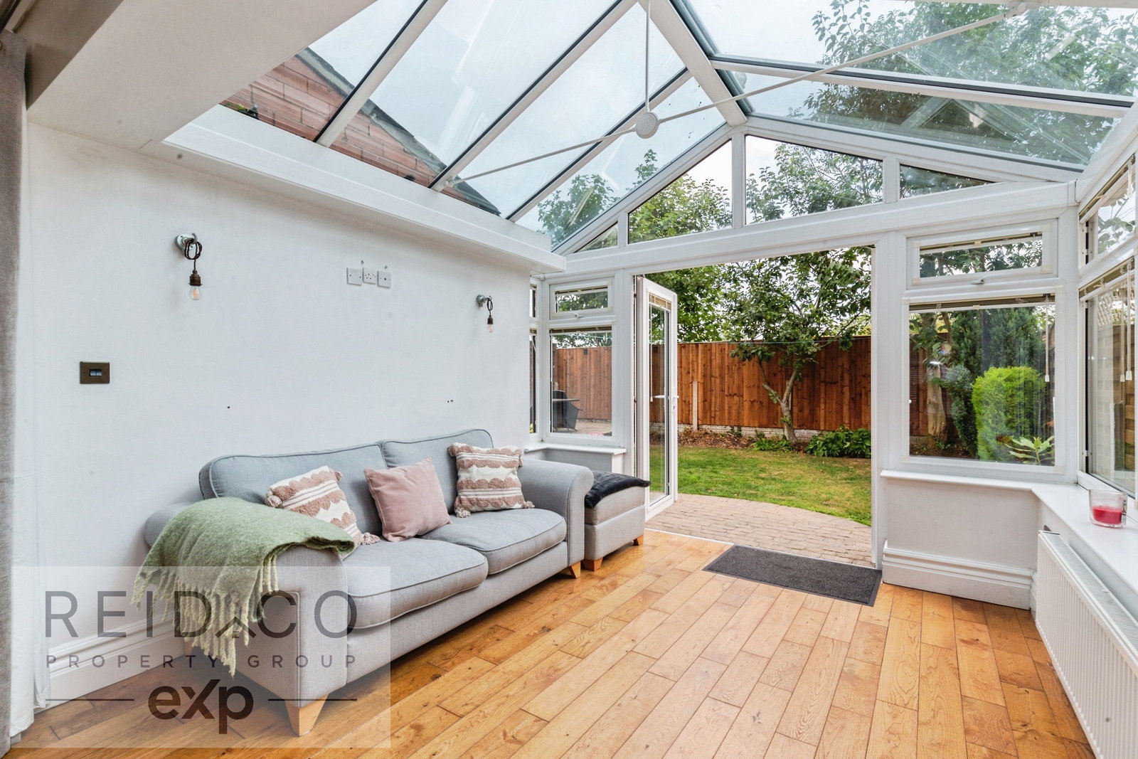 Semi Detached House for sale in Preston, Garstang Road, Broughton, Preston, PR3 5JB, 1165 m²