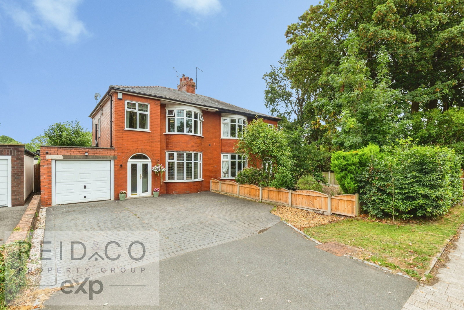 Semi Detached House for sale in Preston, Garstang Road, Broughton, Preston, PR3 5JB, 1165 m²