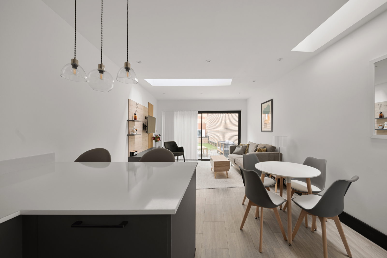 Terraced House for sale in London, Laurie Grove, London, SE14 6NH, 898 m²