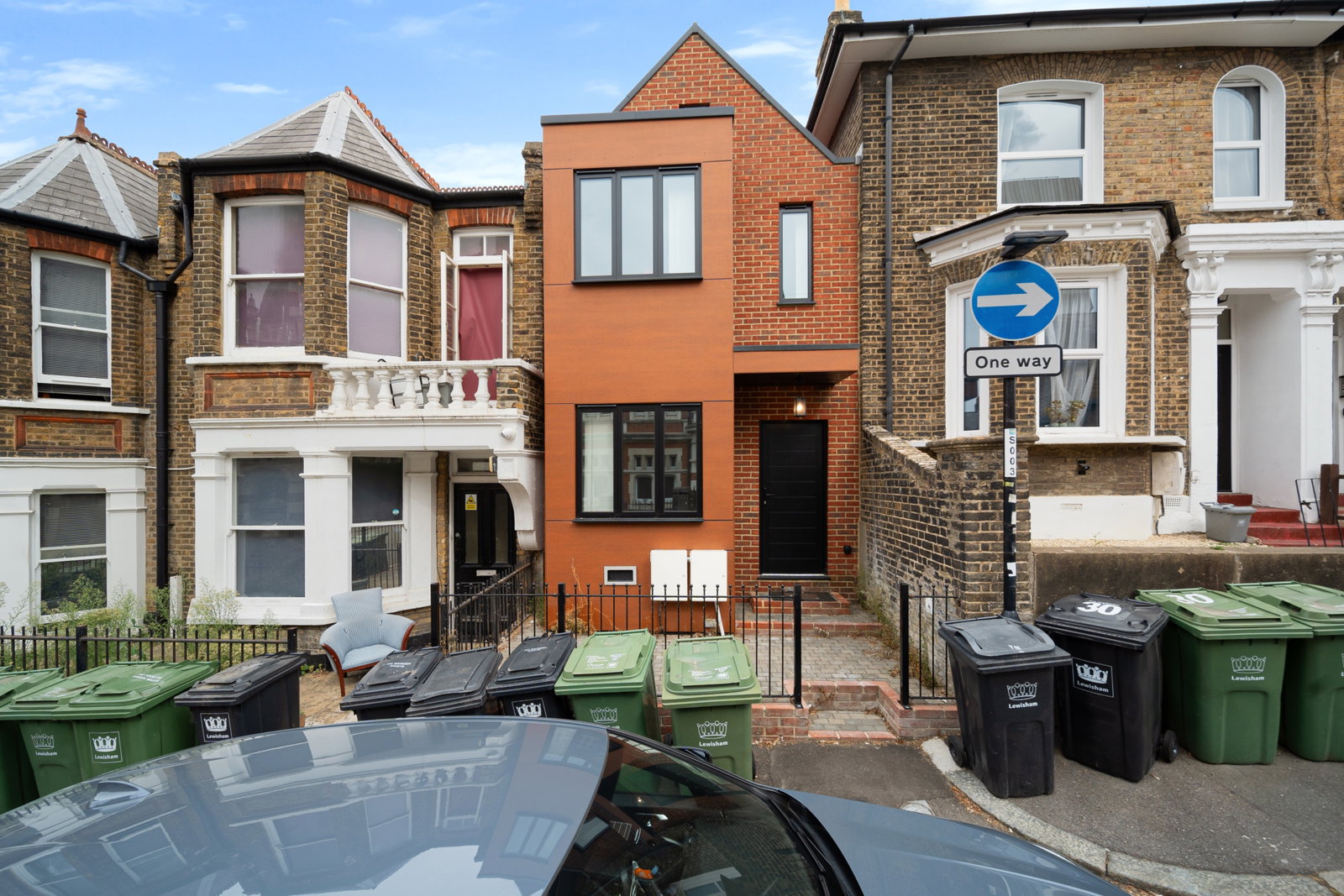 Terraced House for sale in London, Laurie Grove, London, SE14 6NH, 898 m²