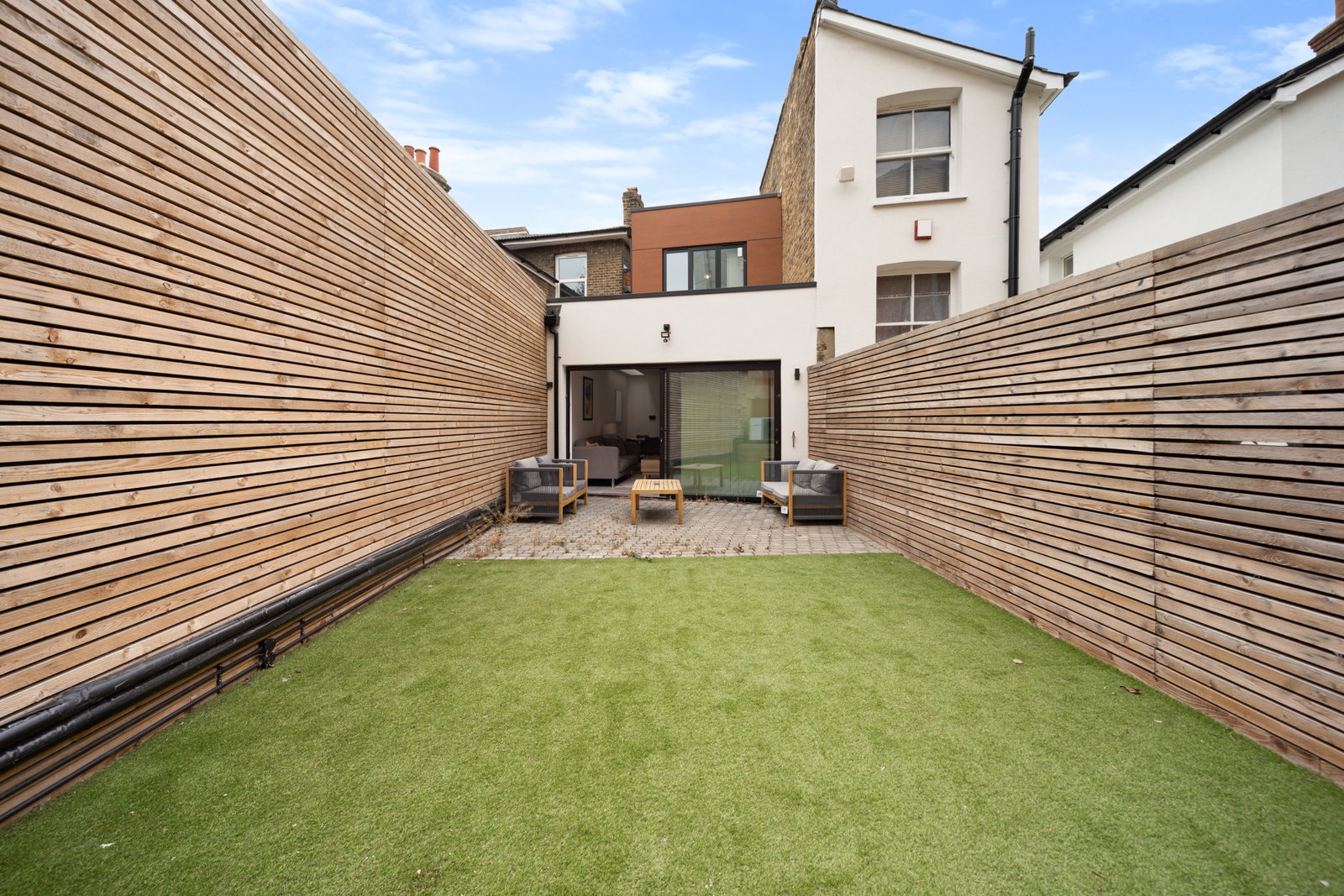 Terraced House for sale in London, Laurie Grove, London, SE14 6NH, 898 m²