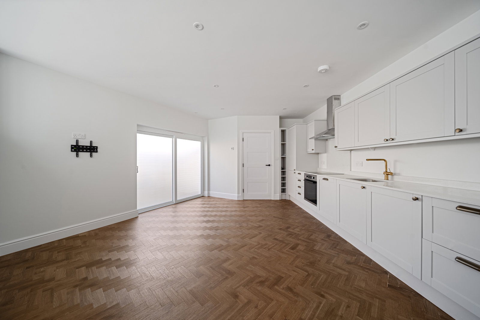 Maisonette for sale in Caterham, Timber Hill Road, Caterham, CR3 6LD, 850 m²