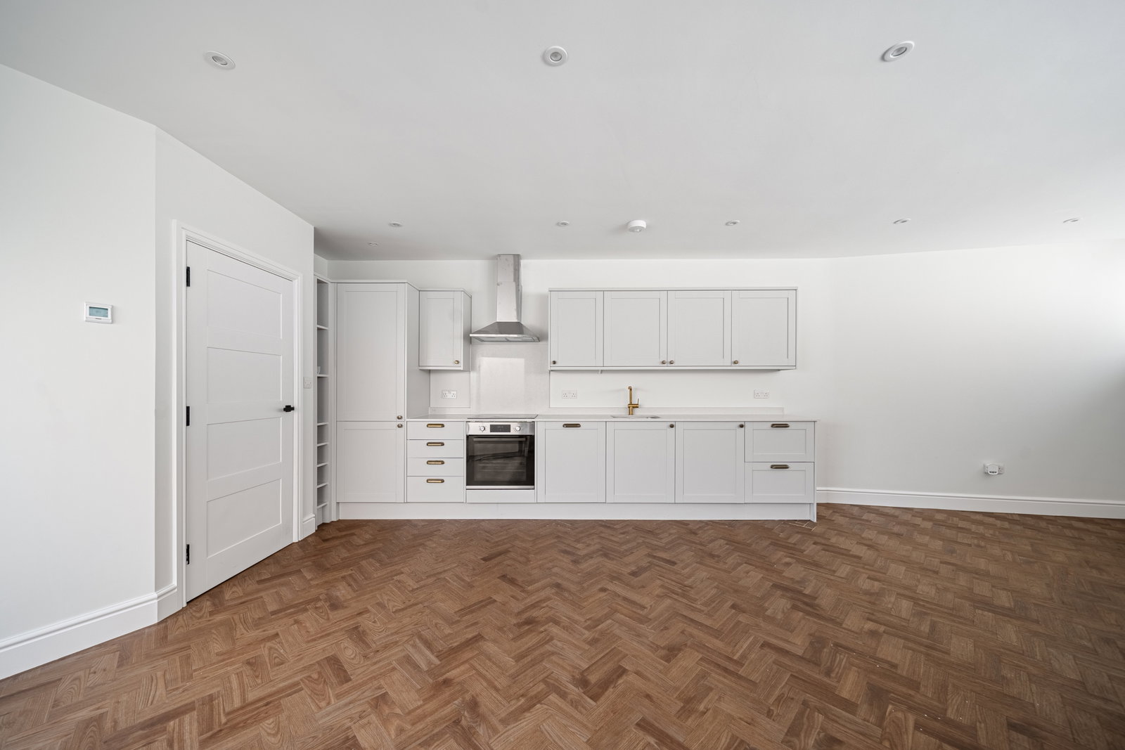 Maisonette for sale in Caterham, Timber Hill Road, Caterham, CR3 6LD, 850 m²