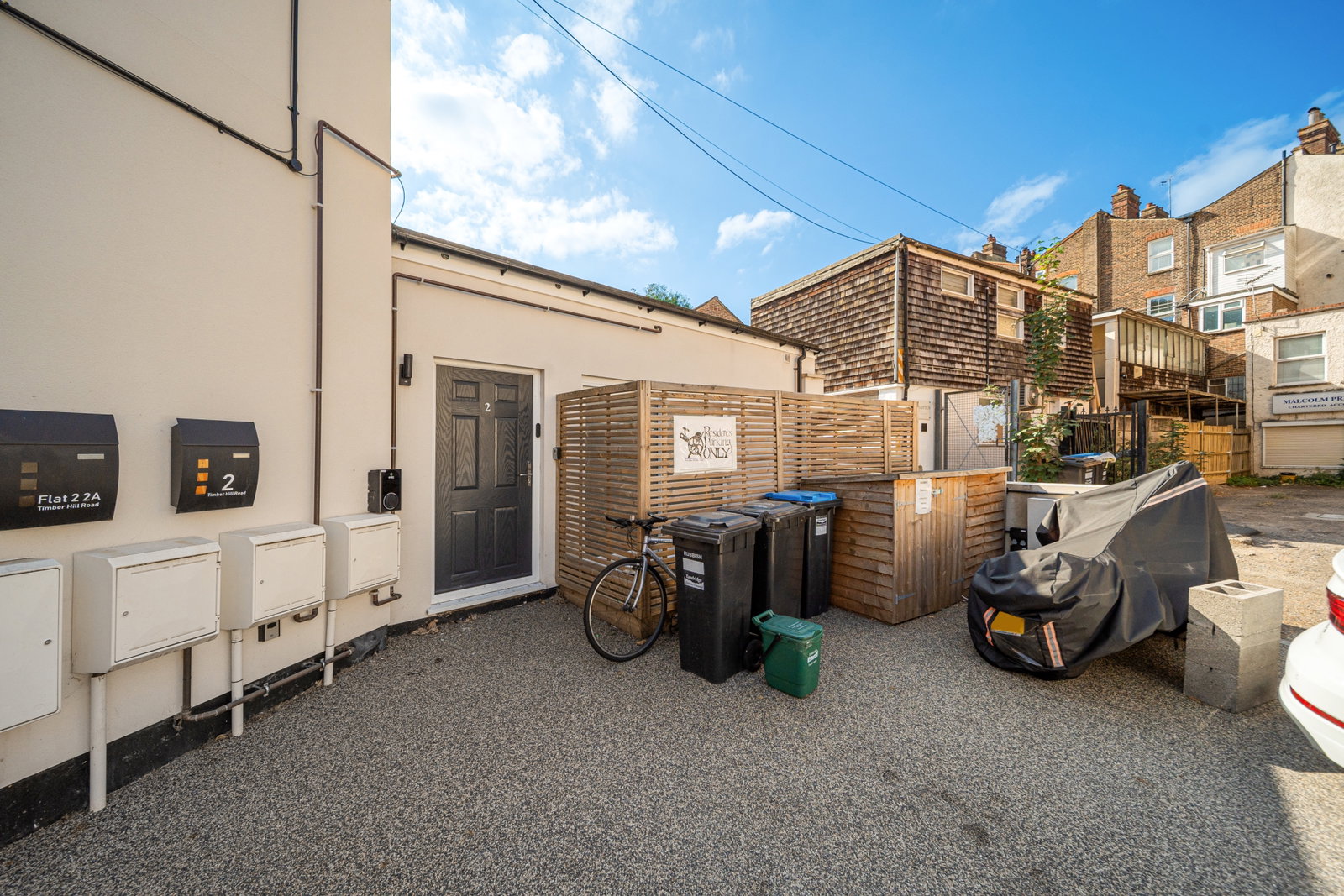 Maisonette for sale in Caterham, Timber Hill Road, Caterham, CR3 6LD, 850 m²