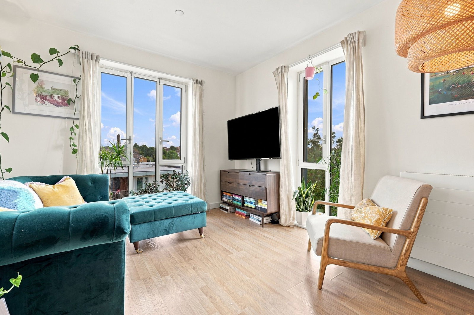 Flat for sale in London, Mapleton Crescent, London, SW18 4GY