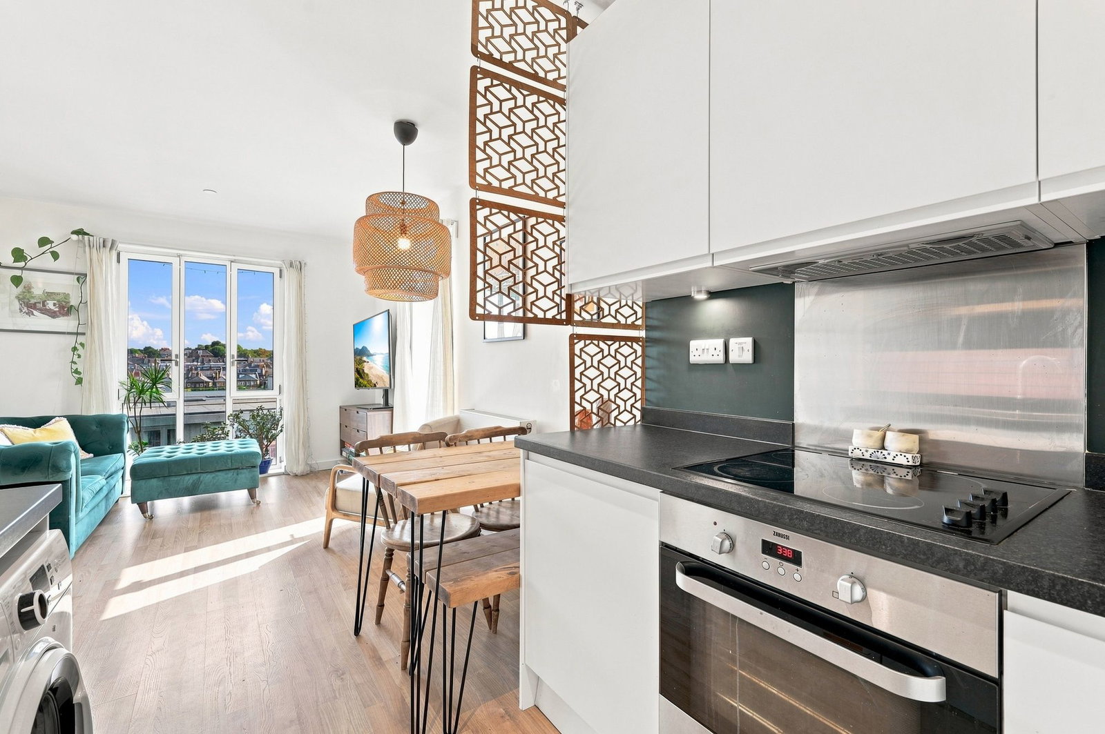 Flat for sale in London, Mapleton Crescent, London, SW18 4GY