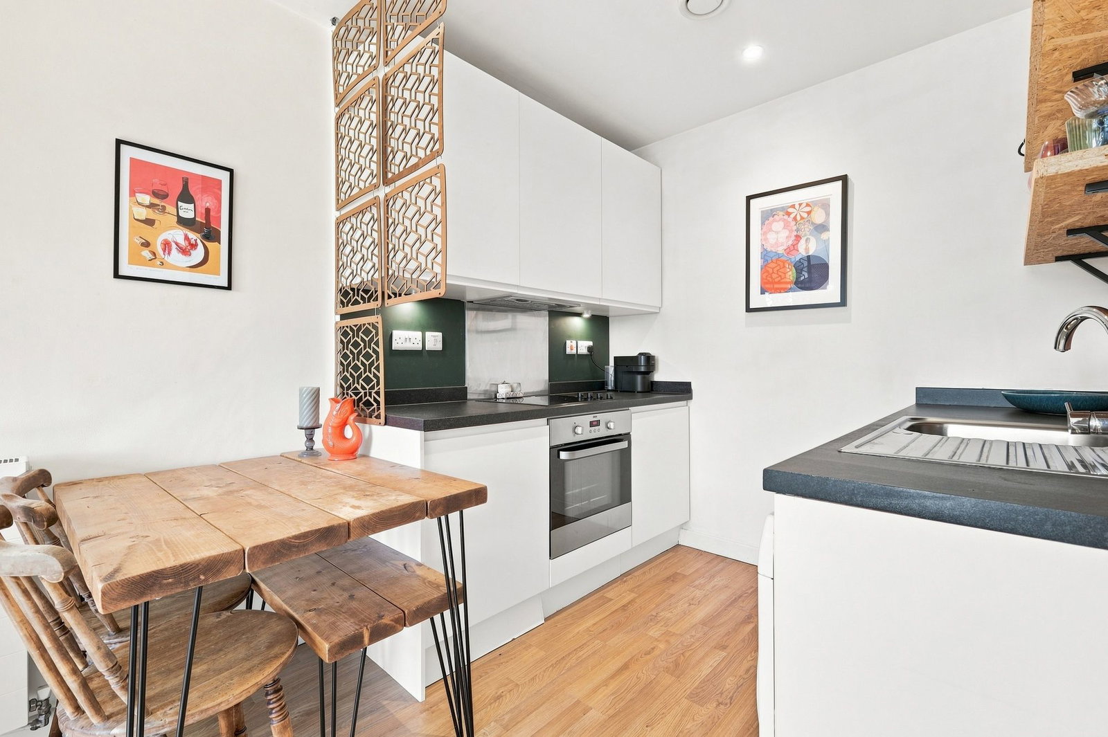 Flat for sale in London, Mapleton Crescent, London, SW18 4GY