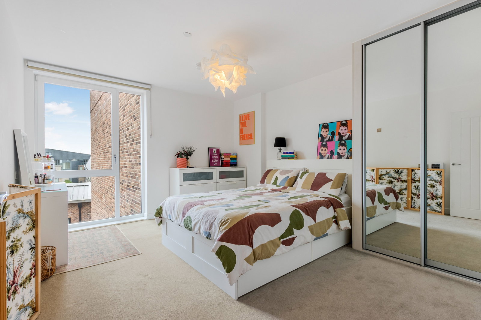 Apartment for sale in London, Auckland Road, Leyton, E10 5UL, 860 m²