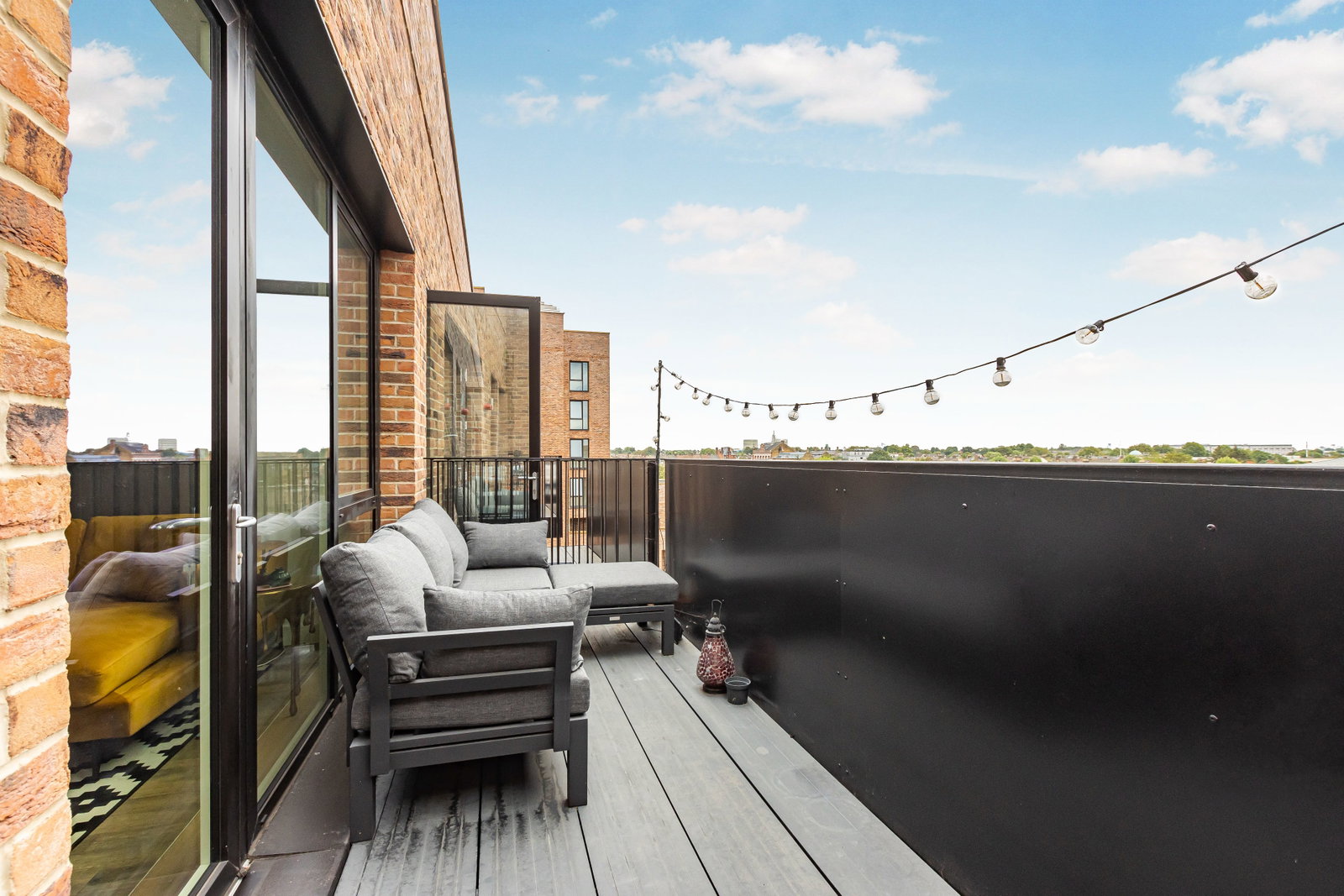 Apartment for sale in London, Auckland Road, Leyton, E10 5UL, 860 m²