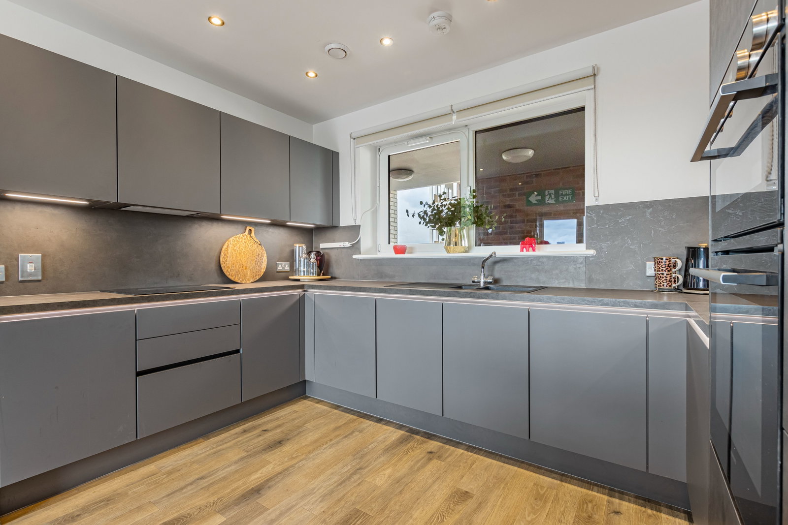Apartment for sale in London, Auckland Road, Leyton, E10 5UL, 860 m²