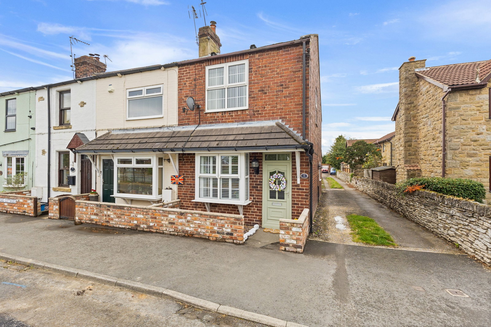 End Of Terrace House for sale in Knottingley, North Road Cottages, Fairburn, 862 m²